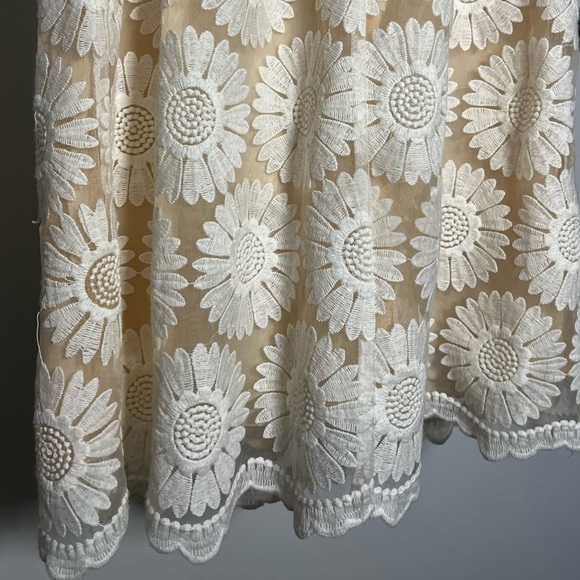 NWT Honey Ellison Daisy Floral Embroidered Dress White Cream Small - Picture 9 of 11